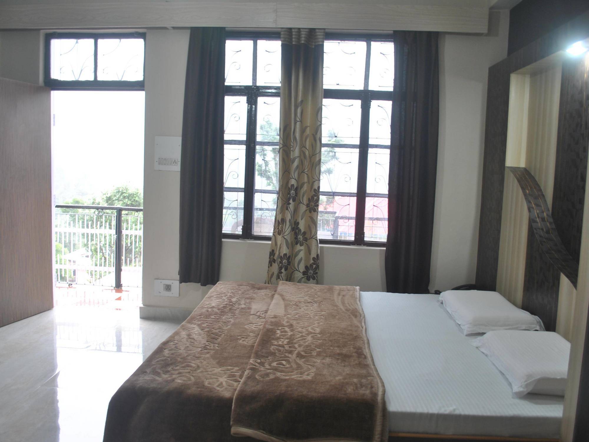 דרמסאלה Dharamkot Inn מראה חיצוני תמונה