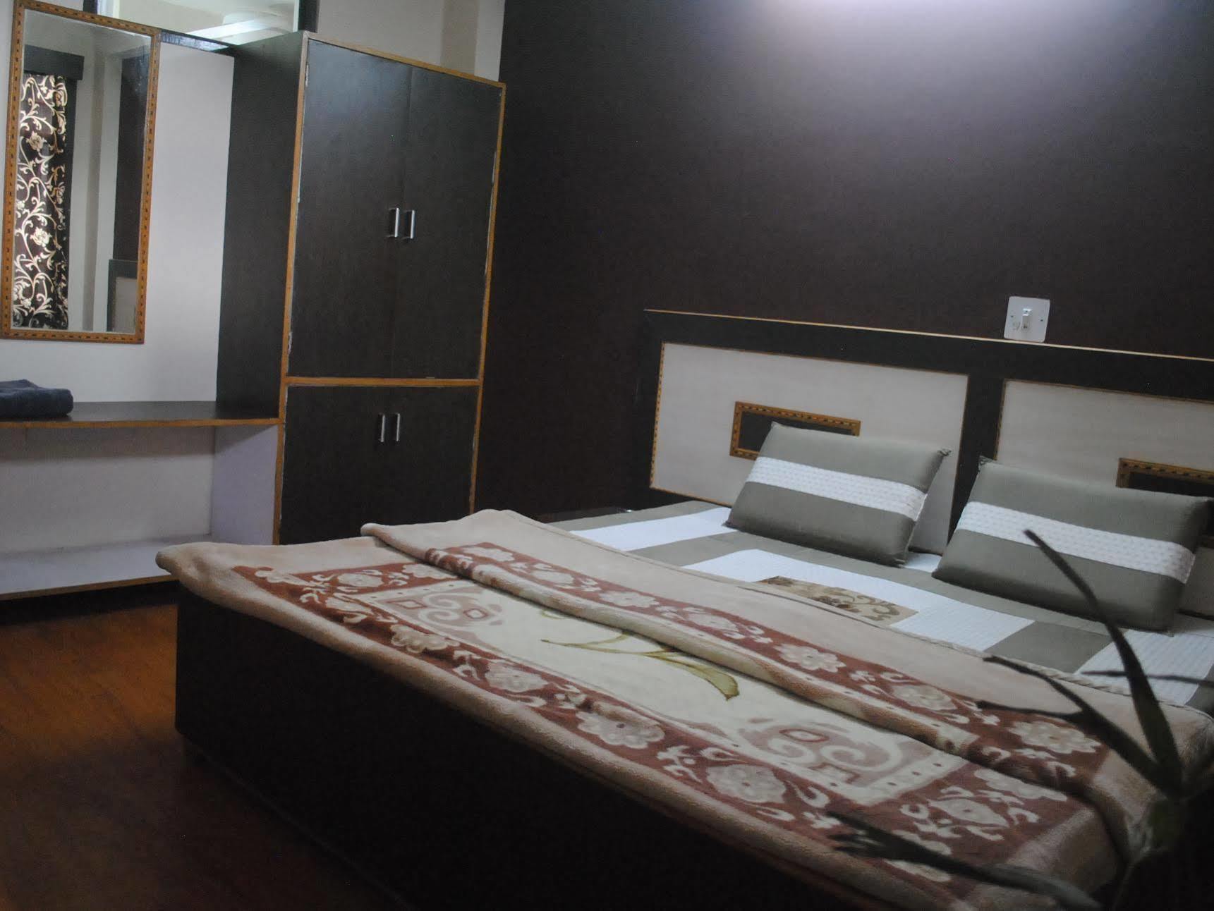 דרמסאלה Dharamkot Inn מראה חיצוני תמונה